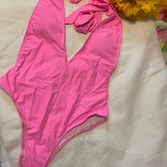 PINK LINED DETAILED CRISS CROSS ONE PIECE SWIMSUIT - Picture 5 of 12